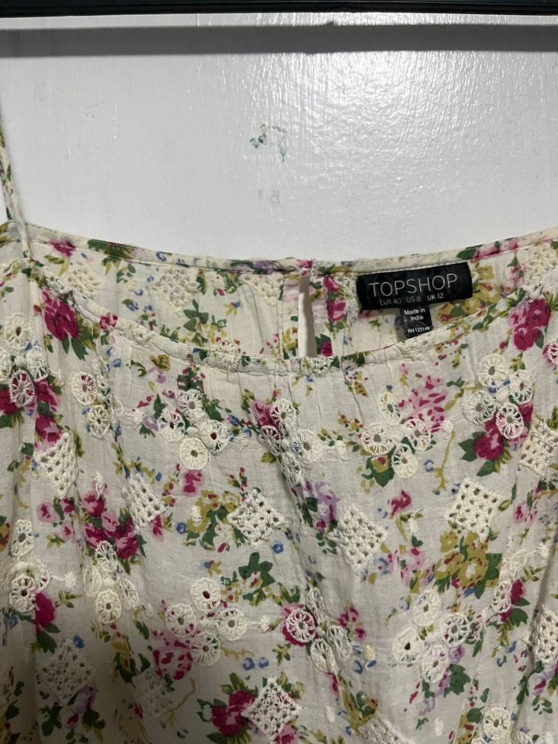 Topshop Floral Off ShoulderTop Size (Category: Sleeveless) located in Paranaque City. Submitted by littledairyqueen (Listing ID 1468872736, Image 2). Description: Topshop Floral Puff-Sleeve Blouse 🌸🌷 A lovely vintage-inspired Topshop blouse featuring a delicate floral print on a cream-colored base! Designed with romantic puff sleeves, a square neckline, and a flattering cropped silhouette. Perfect for feminine outfits, casual dates, or pairing 