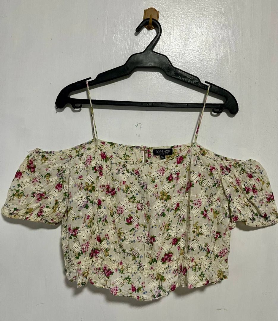 Topshop Floral Off ShoulderTop Size (Category: Sleeveless) located in Paranaque City. Submitted by littledairyqueen (Listing ID 1468872736, Image 1). Description: Topshop Floral Puff-Sleeve Blouse 🌸🌷 A lovely vintage-inspired Topshop blouse featuring a delicate floral print on a cream-colored base! Designed with romantic puff sleeves, a square neckline, and a flattering cropped silhouette. Perfect for feminine outfits, casual dates, or pairing 
