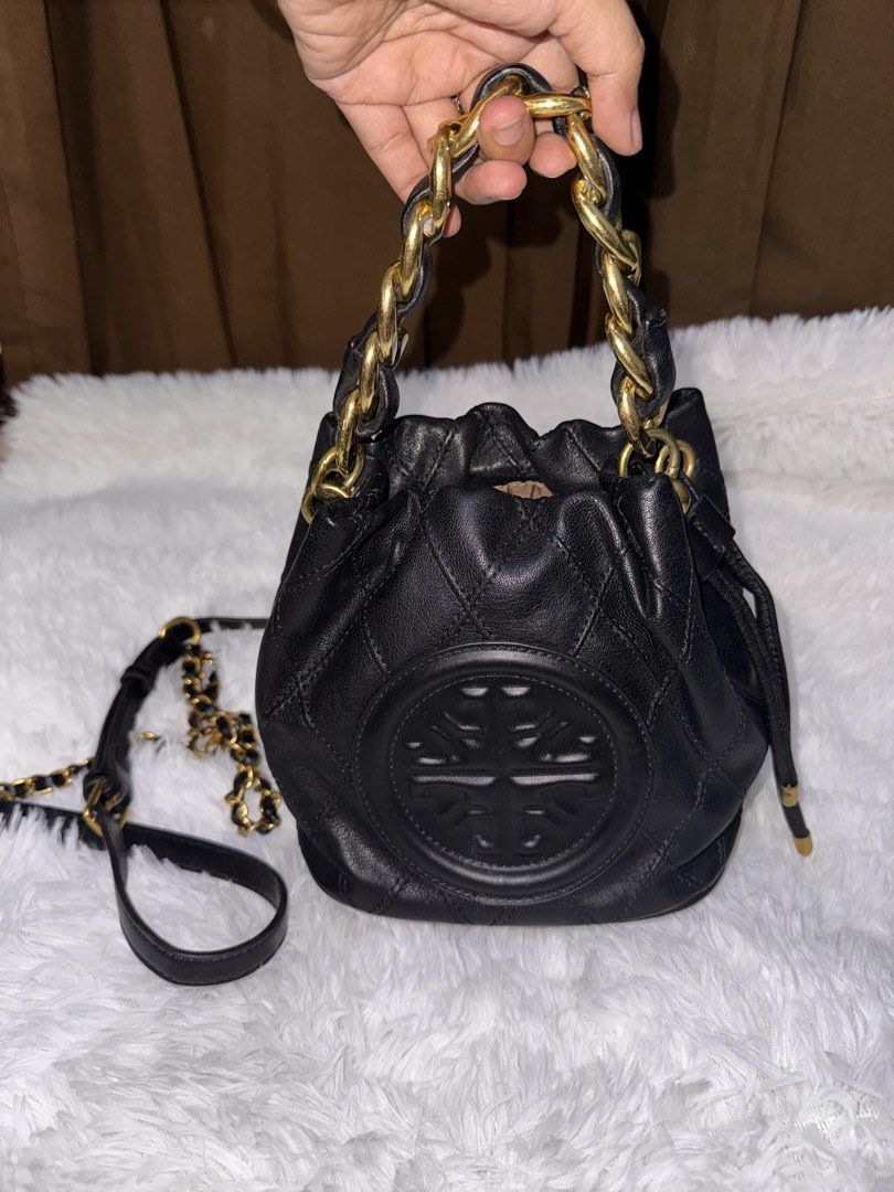 Toring Inspired Black Bucket Bag (Category: Purses & Pouches) located in Pasay City. Submitted by kiwimango03 (Listing ID 1468786163, Image 2). Description: Inspired‼️ Black bucket bag super chic What is you is what you get Pm for interested buyers 💌😊.