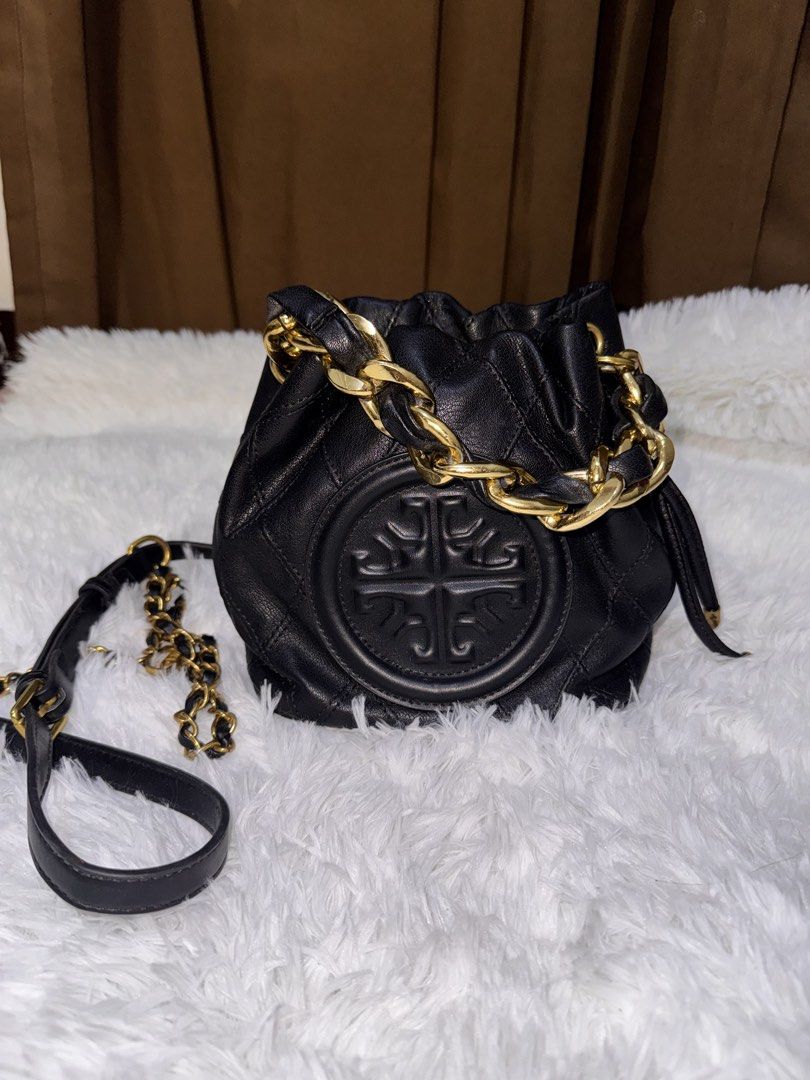 Toring Inspired Black Bucket Bag (Category: Purses & Pouches) located in Pasay City. Submitted by kiwimango03 (Listing ID 1468786163, Image 1). Description: Inspired‼️ Black bucket bag super chic What is you is what you get Pm for interested buyers 💌😊.