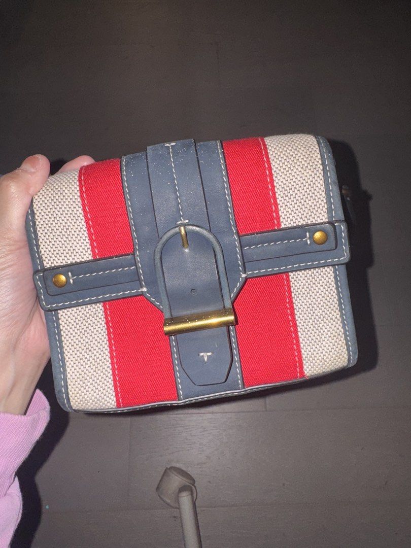 tory burch maritime stripe crossbody bag (Category: Cross-body Bags) located in Makati City. Submitted by jekjekdecls (Listing ID 1468777219, Image 3). Description: havent used this bag in years since it was given to me, i also dont like micro sized bags. priced at ebay for 11-12k, selling for a third of the price. pls help me declutter! will need to clean. pls refer to pics for the bag condition. tory burch card isnt there anymore idk why (discl