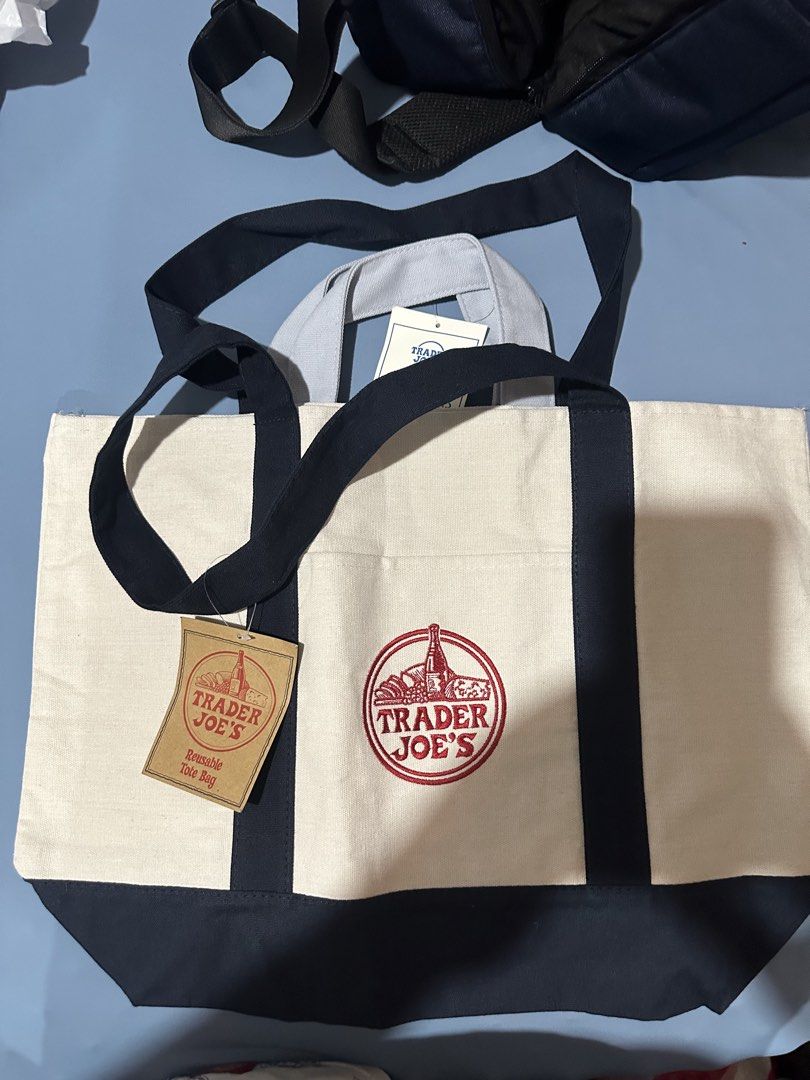Trader Joe’s (Category: Tote Bags) located in Quezon City. Submitted by tcddy (Listing ID 1468854394, Image 1). Description: .