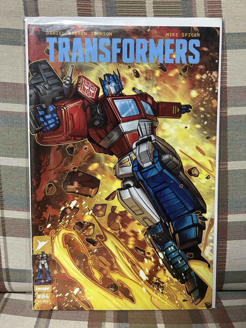 Transformers #4 Jonboy Meyers Wraparound variant (Category: Comics & Manga) located in Quezon City. Submitted by andrewbernardo95 (Listing ID 1468713825, Image 1). Description: Transformers #4 Jonboy Meyers Wraparound variant Energon Universe Selling for P500 NM condition Preferred meet-ups in Fairview area, but it can be discussed. Shipping through Lalamove, Grab, Gogoxpress MOP: BDO, BPI, Gcash PM me for any questions and additional pics.