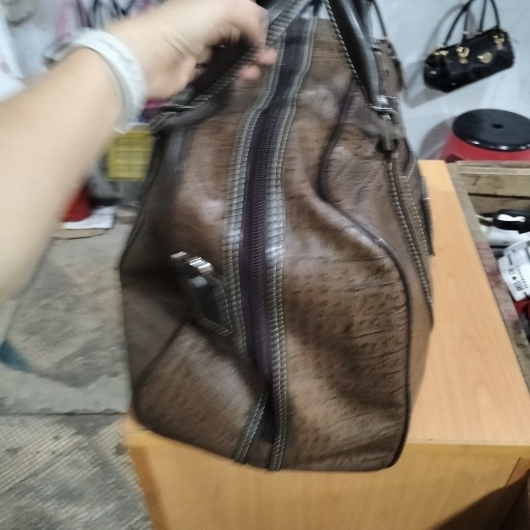 Travel Bag Daks (Category: Clutches) located in El Salvador. Submitted by francheskaukayukay (Listing ID 1468772917, Image 2). Description: .