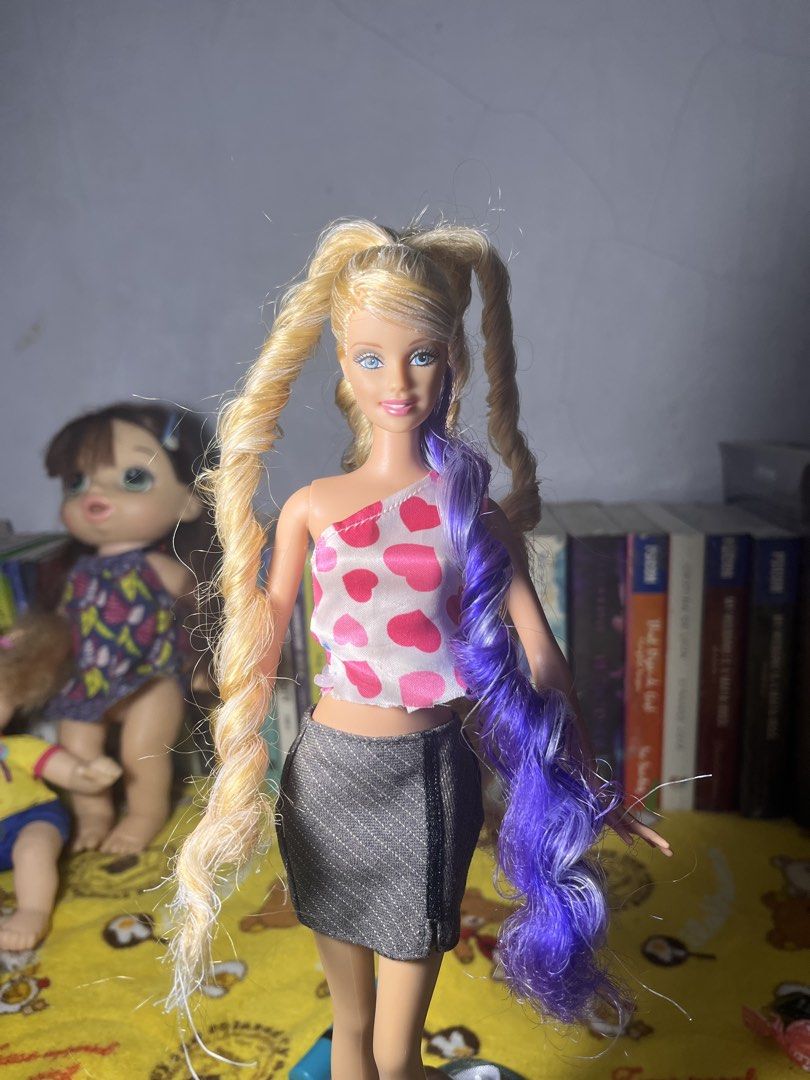 Trendy and bendy barbie rareee (Category: Gundam & Model Kits) located in Manila. Submitted by newearth.041b72 (Listing ID 1468777954, Image 2). Description: Very rare to find na itoo As is Flaws may mga hair lang na wala pero di halata Very vendable parin ng hair niya kasama niya yung og wig na purple no crack neck not of outfit .