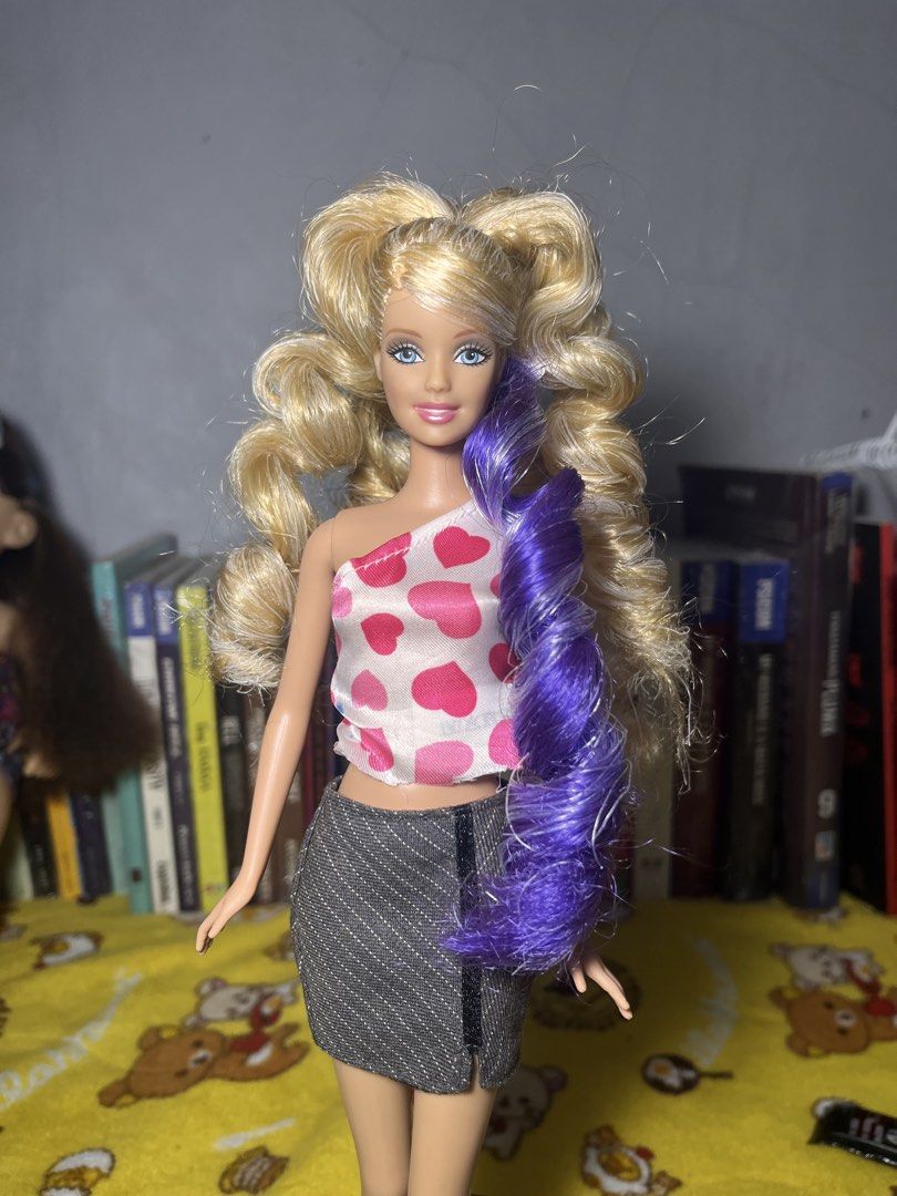 Trendy and bendy barbie rareee (Category: Gundam & Model Kits) located in Manila. Submitted by newearth.041b72 (Listing ID 1468777954, Image 1). Description: Very rare to find na itoo As is Flaws may mga hair lang na wala pero di halata Very vendable parin ng hair niya kasama niya yung og wig na purple no crack neck not of outfit .