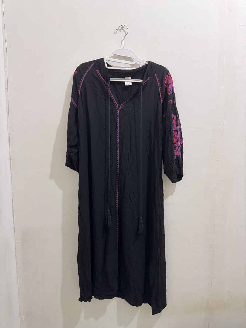 Tropiko Black Embroidered Boho Dress (Category: Dresses) located in Pasig City. Submitted by imzlorin (Listing ID 1468845664, Image 1). Description: ❕READ FIRST❕ Tropiko Black Embroidered Boho Dress - Fits M-L - Details: Colorful red and blue floral embroidery on sleeves and neckline - Features: Long tie-string neck closure with cute tassel details - Material: 100% rayon (lightweight, comfortable, and breathable) - Fit: Relaxed, flowing fit - Car