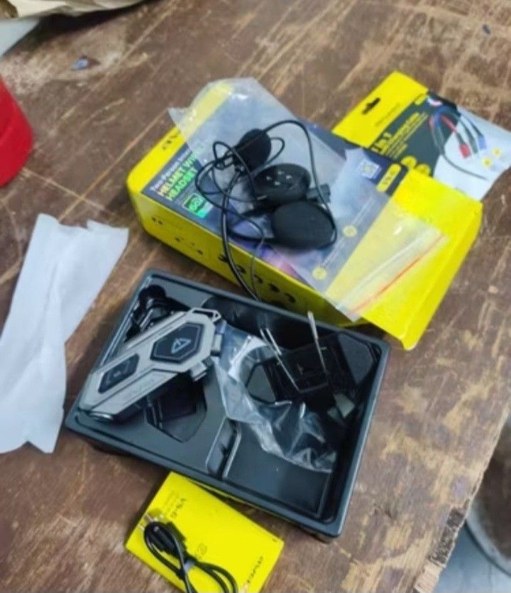 Two person Intercom helmet wireless headset (Category: Portable Music Players) located in Manila. Submitted by erick80762 (Listing ID 1468774548, Image 2). Description: .