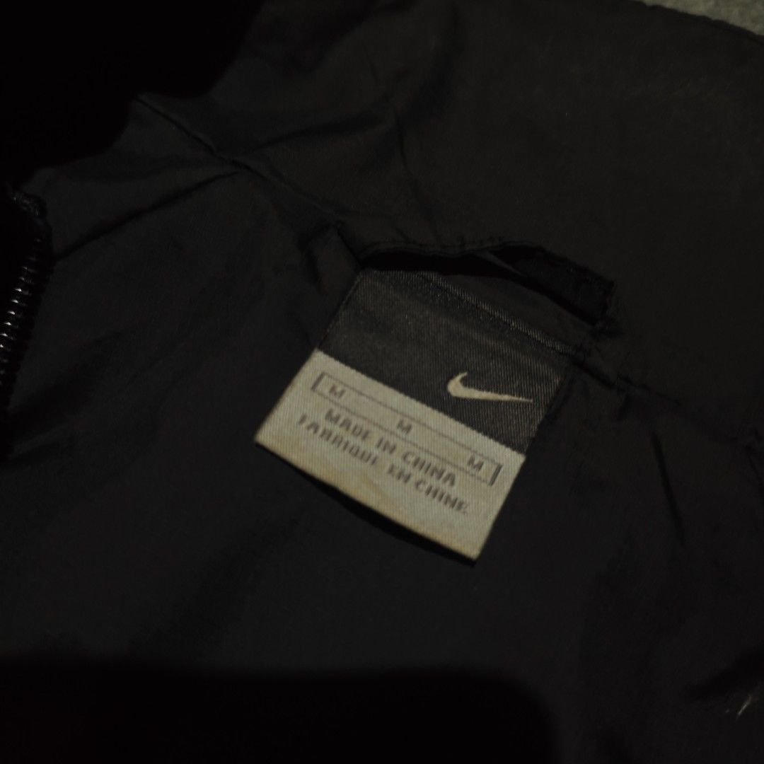 Two Tone Nike windbreaker (Category: Coats, Jackets and Outerwear) located in Dagupan City. Submitted by johnny.flips (Listing ID 1468866958, Image 2). Description: 21W 28L best fit medium 9.5/10 color rate good condition minimal ran (small only).