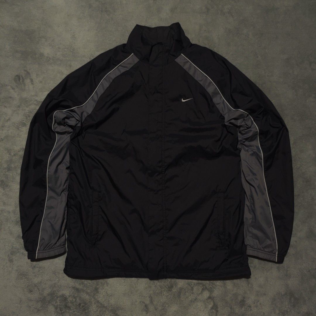 Two Tone Nike windbreaker (Category: Coats, Jackets and Outerwear) located in Dagupan City. Submitted by johnny.flips (Listing ID 1468866958, Image 1). Description: 21W 28L best fit medium 9.5/10 color rate good condition minimal ran (small only).