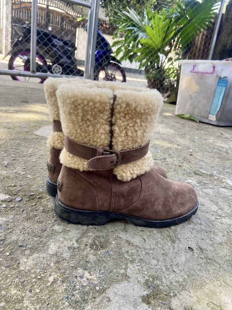 UGG Blayre (or Blayre II) ankle boots (Category: Boots) located in Iligan City. Submitted by jenqumd030 (Listing ID 1468771832, Image 2). Description: .