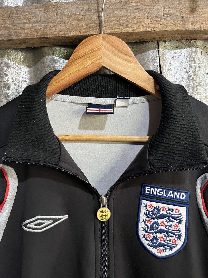 UMBRO (Category: Coats, Jackets and Outerwear) located in Manila. Submitted by -thedropco (Listing ID 1468757488, Image 3). Description: UMBRO ENGLAND FULLZIP 9/10 condition No issue Measurement: Width:22 Length:27.