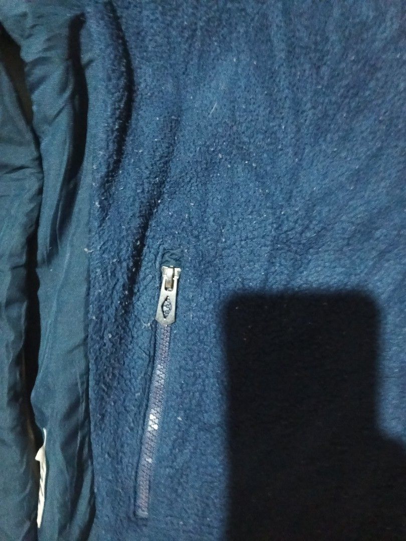 umbro fleece (Category: Coats, Jackets and Outerwear) located in Isabel. Submitted by nieljun112187 (Listing ID 1468803362, Image 3). Description: umbro fleece hoodie width 22 length 27 colorate 9 no issue.
