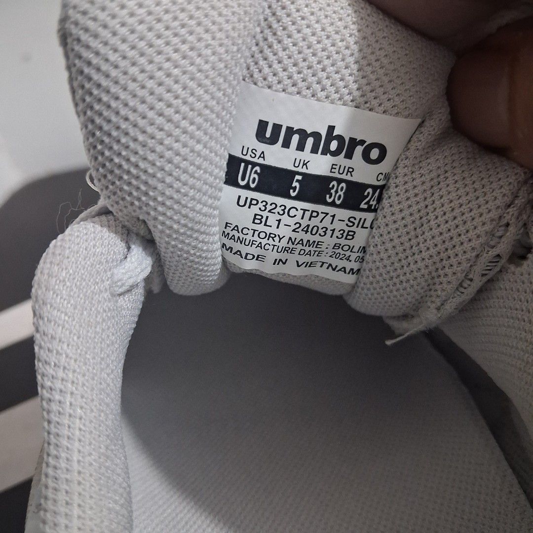 Umbro hooligan (Category: Casual Shoes) located in Quezon City. Submitted by pogime1989 (Listing ID 1468893959, Image 1). Description: good as new bought from korea size 6us mens rfs bwas shoes.