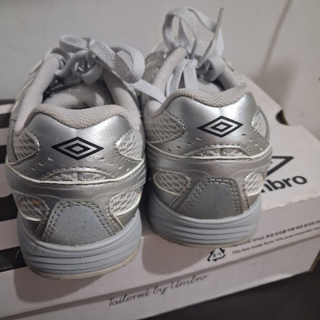 Umbro hooligan (Category: Casual Shoes) located in Quezon City. Submitted by pogime1989 (Listing ID 1468893959, Image 2). Description: good as new bought from korea size 6us mens rfs bwas shoes.