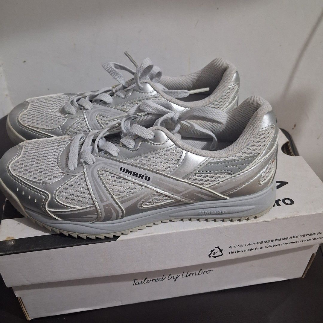 Umbro hooligan (Category: Casual Shoes) located in Quezon City. Submitted by pogime1989 (Listing ID 1468893959, Image 3). Description: good as new bought from korea size 6us mens rfs bwas shoes.