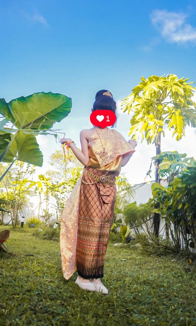 UN Costume 5-8 (Category: Babies & Kids Fashion) located in Tagaytay City. Submitted by thebigdeclutter (Listing ID 1468856294, Image 1). Description: ✅ ACTUAL PHOTOS POSTED ✅ ALL ACCESSORIES INCLUDED ✅ BIG HAIR BUN INCLUDED THAILAND ✨.