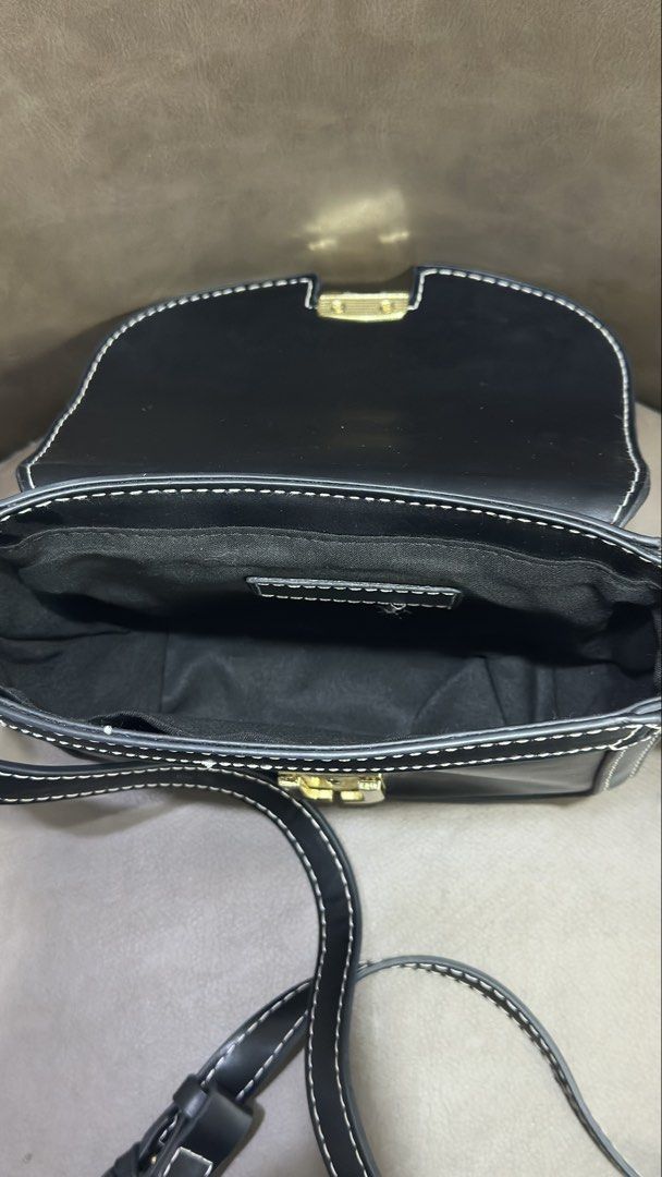 Unbranded Bag (Category: Purses & Pouches) located in Batangas. Submitted by closetofmaria (Listing ID 1468713350, Image 3). Description: Rfs: decluttering 8/10 condition.