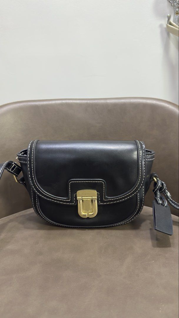 Unbranded Bag (Category: Purses & Pouches) located in Batangas. Submitted by closetofmaria (Listing ID 1468713350, Image 1). Description: Rfs: decluttering 8/10 condition.