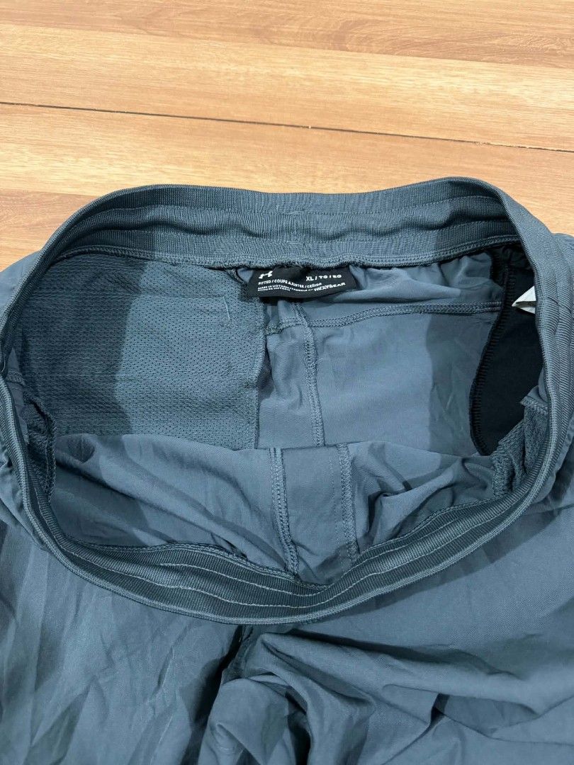 Under Armour Jogger (Category: Joggers) located in Batangas. Submitted by krtbzr (Listing ID 1468928584, Image 3). Description: UA Mens Unstoppable Jogger Good as new condition Size XL on tag Waist 33-36 Length 39.5" Zip Pockets Embossed Rubber Logo.