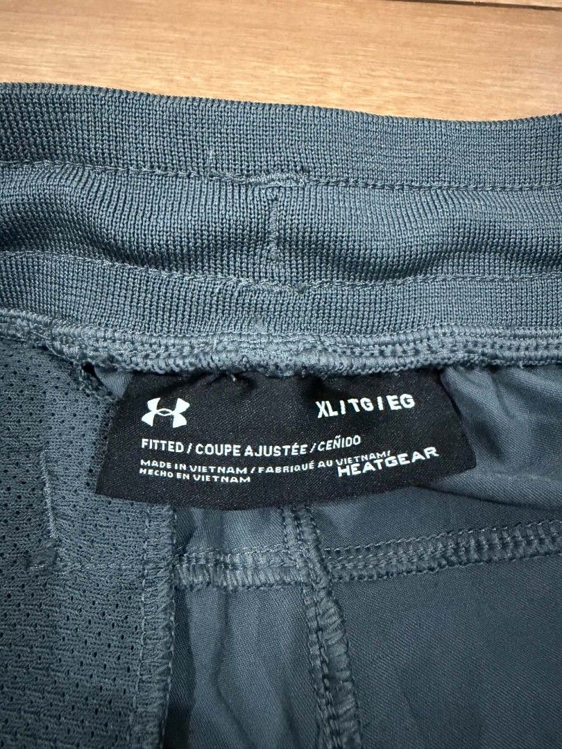 Under Armour Jogger (Category: Joggers) located in Batangas. Submitted by krtbzr (Listing ID 1468928584, Image 2). Description: UA Mens Unstoppable Jogger Good as new condition Size XL on tag Waist 33-36 Length 39.5" Zip Pockets Embossed Rubber Logo.