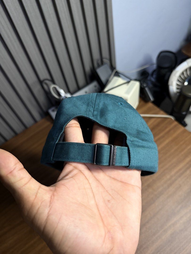 Under Armour Teal Baseball Cap (Category: Caps & Hats) located in San Rafael. Submitted by jeremybelza (Listing ID 1468927800, Image 2). Description: Under armour As new condition No flaws 450 .