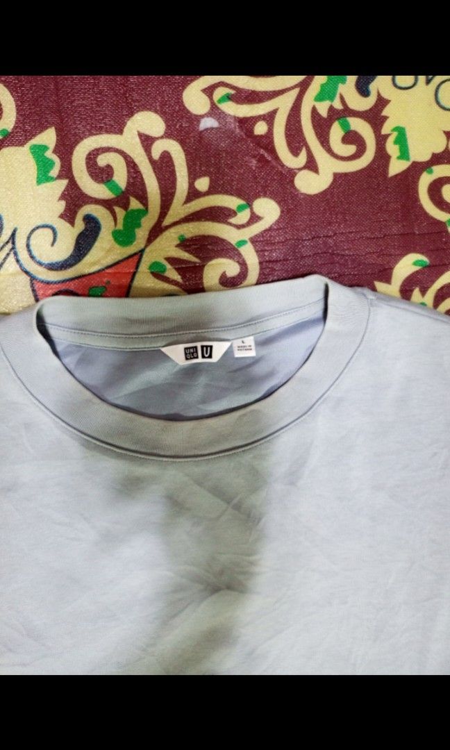 Uniqlo Airism lighten blue (Category: Formal Shirts) located in Manila. Submitted by leoshopthrifted (Listing ID 1468836218, Image 3). Description: Uniqlo Airism lighten blue, good condition. Budget meal.