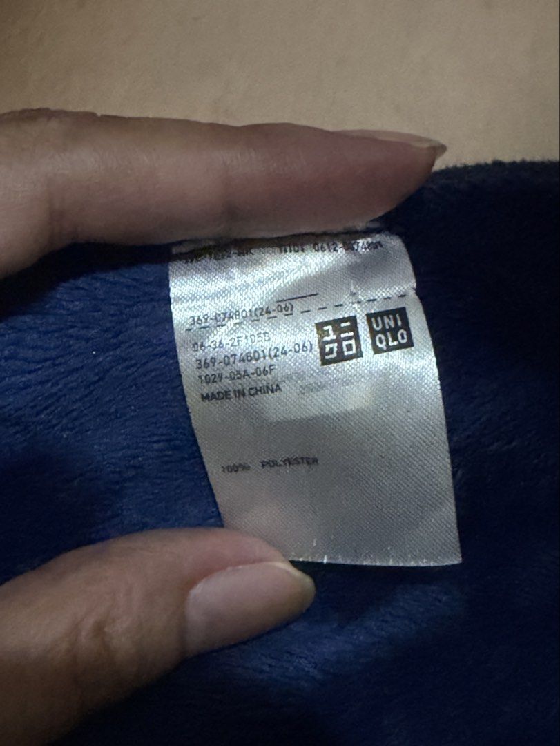 Uniqlo and Roxy Scarves Bundle Set (Category: Scarves) located in Balanga. Submitted by momstyle.ph (Listing ID 1468830256, Image 3). Description: - Set of 2 warm scarves for the cold weather - Item 1: Uniqlo plaid fleece scarf with dark blue lining (100% polyester) - Item 2: Roxy knit scarf featuring pink and brown diagonal stripes - Condition: Brand new - Great value bundle, perfect for travels or chilly days SALE PRICE💕.