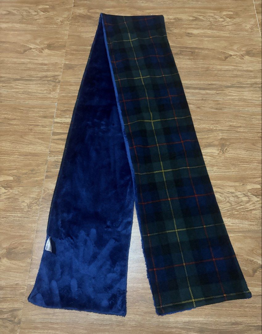Uniqlo and Roxy Scarves Bundle Set (Category: Scarves) located in Balanga. Submitted by momstyle.ph (Listing ID 1468830256, Image 2). Description: - Set of 2 warm scarves for the cold weather - Item 1: Uniqlo plaid fleece scarf with dark blue lining (100% polyester) - Item 2: Roxy knit scarf featuring pink and brown diagonal stripes - Condition: Brand new - Great value bundle, perfect for travels or chilly days SALE PRICE💕.