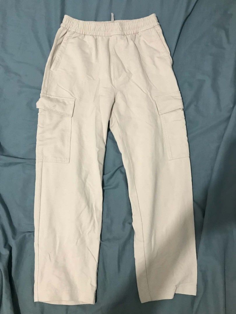 Uniqlo Beige Cargo Pants Size S (Category: Trousers) located in Muntinlupa City. Submitted by royalstone.53e03d (Listing ID 1468881965, Image 1). Description: - Brand: Uniqlo - Color: Beige - Style: Casual streetwear cargo pants - Size: S (fits waist 68 to 76 cm) - Material: 94% cotton, 6% spandex (pocket lining: 100% cotton) - Features: Elastic waistband with drawstring, two side cargo pockets - Condition: Clean and ready to wear.