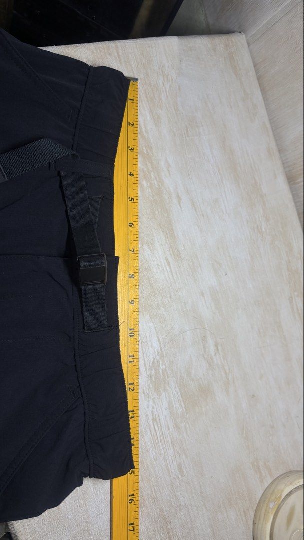 UNIQLO BLACK GEARED PANTS (Category: Trousers) located in Cabuyao City. Submitted by pormanation-thrift-store (Listing ID 1468894365, Image 2). Description: UNIQLO BLACK GEARED PANTS Condition: LIKE NEW Color rate: 10/10 (PWEDE SA MASELAN) Size: SMALL Dimes: 30-32”Wx 39.5”L Issue: NONE✅ Price: 1000.