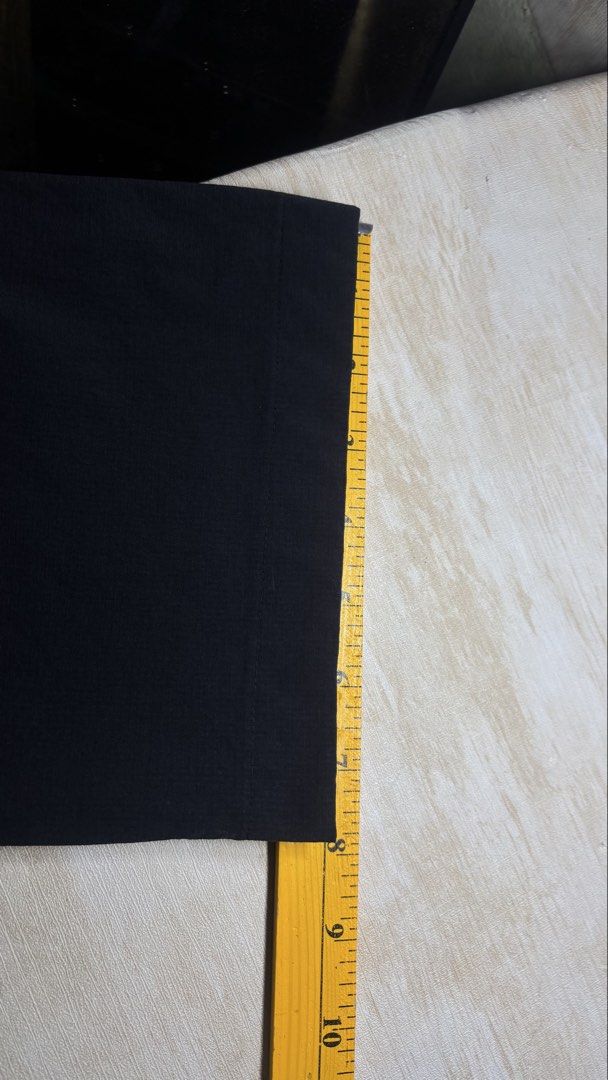 UNIQLO BLACK GEARED PANTS (Category: Trousers) located in Cabuyao City. Submitted by pormanation-thrift-store (Listing ID 1468894365, Image 3). Description: UNIQLO BLACK GEARED PANTS Condition: LIKE NEW Color rate: 10/10 (PWEDE SA MASELAN) Size: SMALL Dimes: 30-32”Wx 39.5”L Issue: NONE✅ Price: 1000.