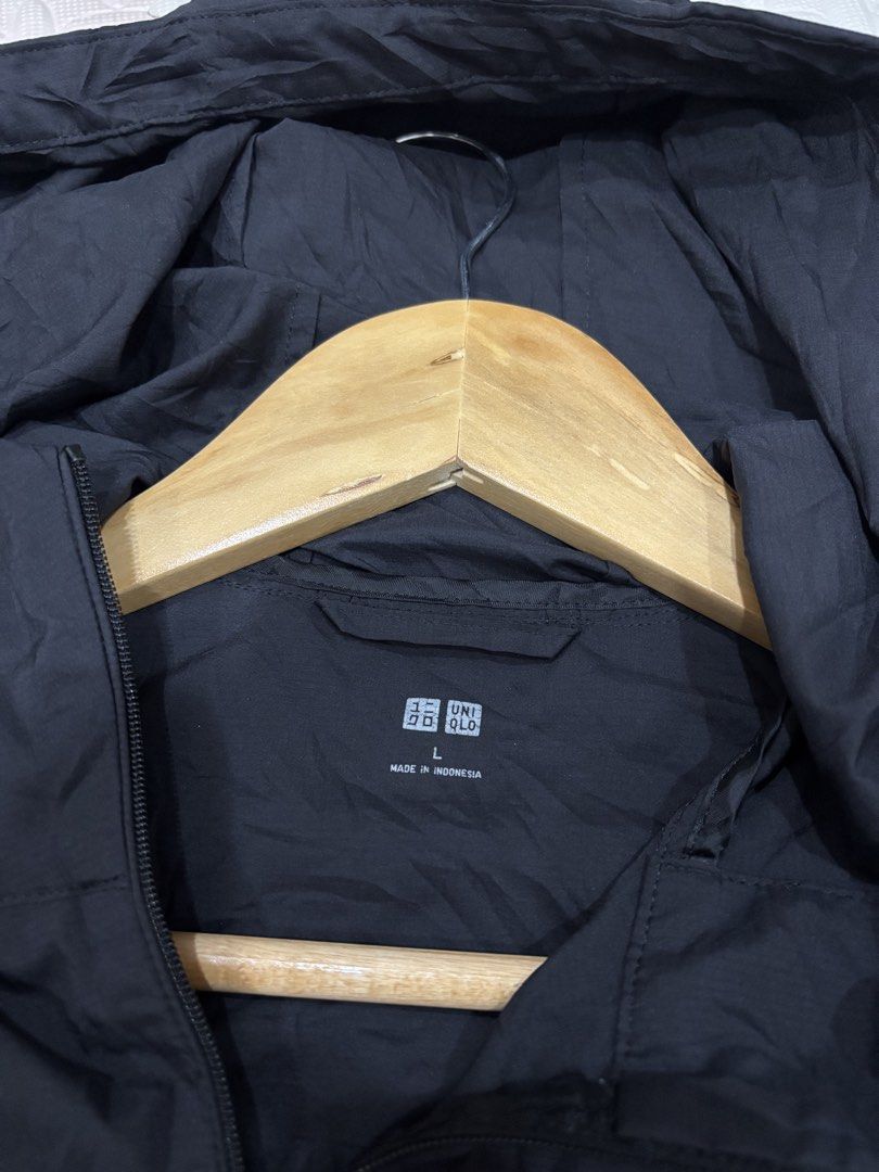Uniqlo Black Hooded Windbreaker Jacket (Category: Coats, Jackets and Outerwear) located in Manila. Submitted by noribrahim.20 (Listing ID 1468873591, Image 3). Description: - Brand: Uniqlo - Color: Black - Size: Large (L) - Origin: Made in Indonesia - Material: Lightweight with comfortable mesh lining - Features: Full zip front, attached hood with drawstrings, two secure zippered side pockets - Condition: Clean, excellent overall condition with m