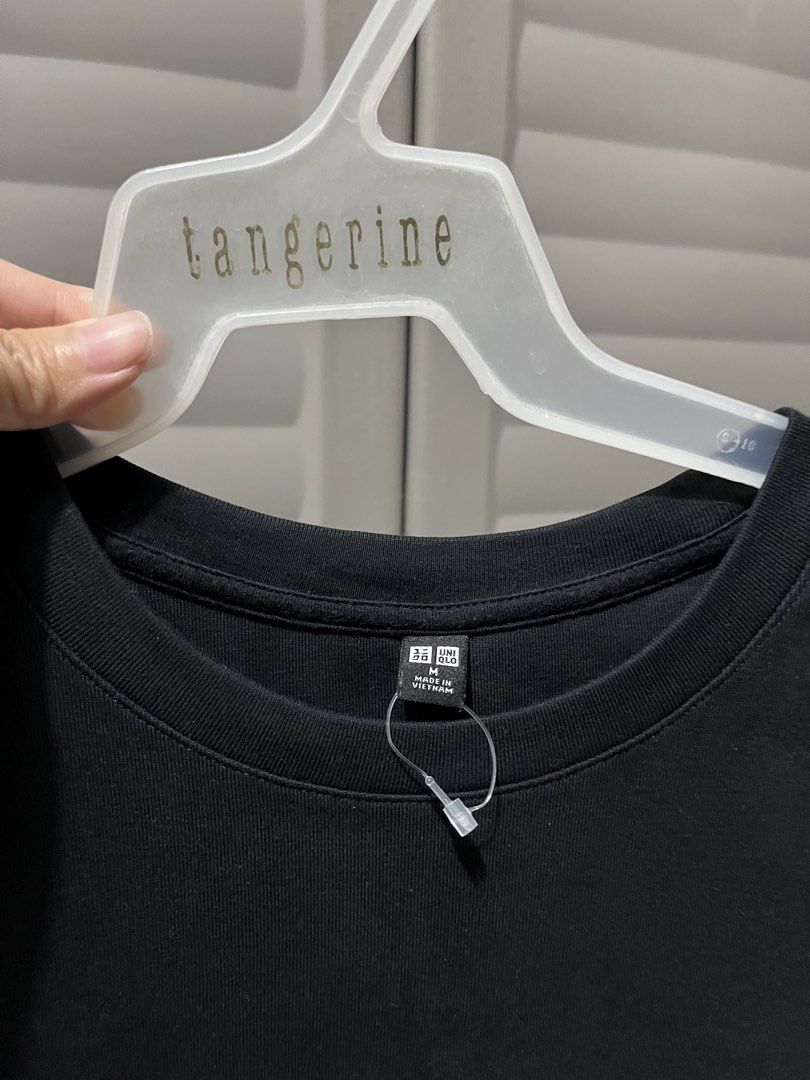 Uniqlo Black Shirt (Category: Shirts) located in Cagayan de Oro. Submitted by prelovederela (Listing ID 1468782076, Image 3). Description: like new!! used twice onlyy.