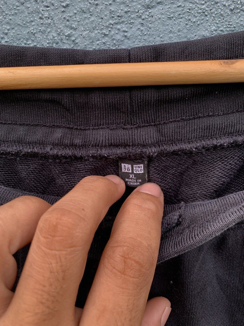 Uniqlo Black Sweatpants Size XL (Category: Joggers) located in Manila. Submitted by rommelx-07 (Listing ID 1468788236, Image 3). Description: - Brand: Uniqlo - Color: Black - Size: XL - Material: 88% cotton, 12% polyester - Features: Elastic waistband, ribbed ankle cuffs - Pockets: 2 side pockets, 1 right back pocket - Fit: Standard comfortable fit, ideal for daily wear or lounging.