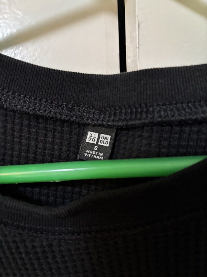 UNIQLO BLACK WAFFLE SWEATER (Category: Coats, Jackets and Outerwear) located in Baguio. Submitted by shynze (Listing ID 1468726552, Image 2). Description: .