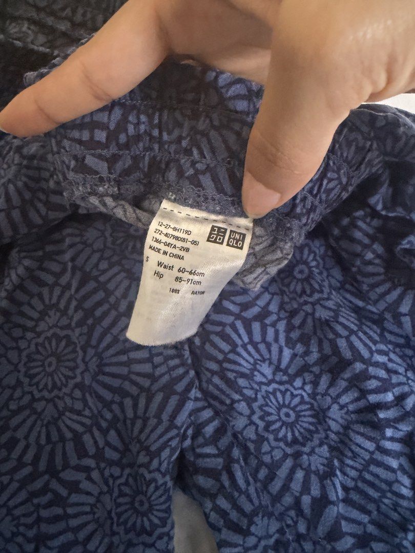 Uniqlo Blue Patterned Relaxed Pants Size S (Category: Jeans) located in Dasmarinas. Submitted by maikee0417 (Listing ID 1468763090, Image 3). Description: - Brand: Uniqlo - Style: Thin elastic pants with all-over geometric floral pattern - Color: Dark Blue - Size: S (Waist: 60-66cm, Hips: 85-91cm) - Material: 100% Rayon (lightweight & super comfortable) - Features: Elastic waistband with adjustable drawstring, cropped length (hits above the ankle