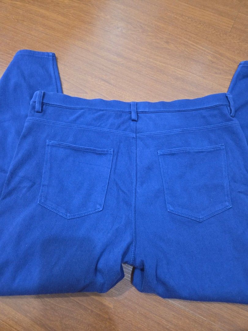 Uniqlo Blue Stretch Pants Size XL (Category: Jeans) located in Taguig. Submitted by mon_143 (Listing ID 1468906998, Image 3). Description: - Brand: Uniqlo - Color: Blue - Size: XL (Waist: 75-81cm | Hips: 100-106cm) - Material: 60% cotton, 30% polyester, 10% polyurethane (comfortable twill texture) - Features: Back pockets and belt loops included - Style: Versatile and easy to match with any casual top - Condition: Excellent pre-loved condition.