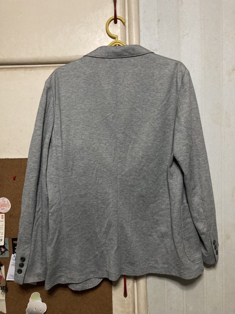 Uniqlo Comfort Jacket (Category: Coats, Jackets and Outerwear) located in Quezon City. Submitted by zothrift (Listing ID 1468766463, Image 3). Description: - Uniqlo Comfort Jacket - 650+ SF‼️ - Size: L - Dimes: W-20 L-28 - No Issues - Loc. Makati City.