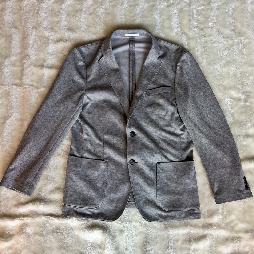 UNIQLO Comfort Jacket, Gray (Category: Coats, Jackets and Outerwear) located in Samal. Submitted by thatsodd (Listing ID 1468763064, Image 1). Description: .