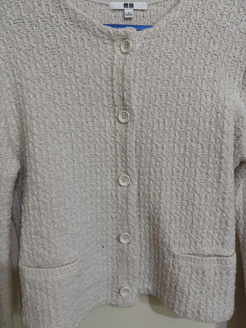 Uniqlo Cream Blazer (Category: Coats, Jackets and Outerwear) located in Quezon City. Submitted by brandsetcph (Listing ID 1468769977, Image 2). Description: Like new No flaws Only used twice Large on tag (20x20in).