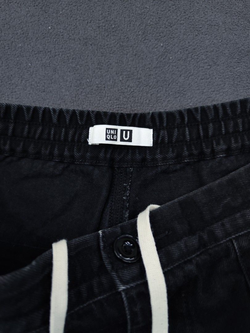 Uniqlo Denim Shorts (Category: Shorts) located in Bulacan. Submitted by emilj23 (Listing ID 1468724980, Image 3). Description: Uniqlo Denim Shorts Size L on tag L 17 W 30-32 Leg Hole 12 Condition 9/10 Color rate 9/10 No Issue.