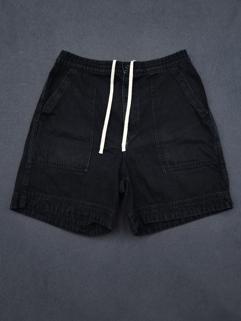 Uniqlo Denim Shorts (Category: Shorts) located in Bulacan. Submitted by emilj23 (Listing ID 1468724980, Image 1). Description: Uniqlo Denim Shorts Size L on tag L 17 W 30-32 Leg Hole 12 Condition 9/10 Color rate 9/10 No Issue.