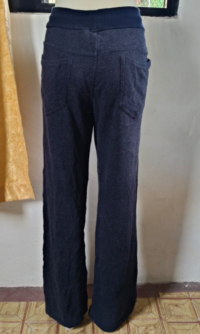 Uniqlo drawstring sweat pants (Category: Other Bottoms) located in Midsayap. Submitted by leighdeelovelylocks (Listing ID 1468806107, Image 3). Description: handpicked and carefully thrifted fits m-l in excellent condition w/side and back pockets.