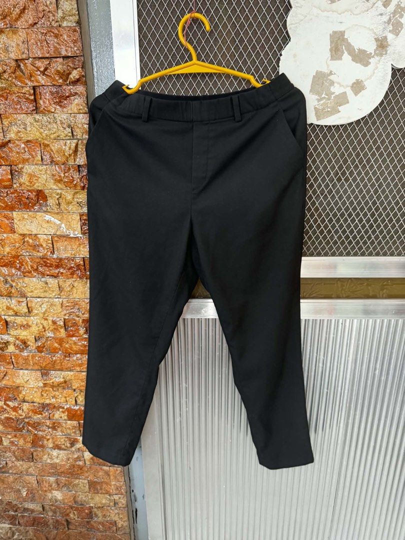 uniqlo Ezy Ankle Black 28-29” (Category: Other Bottoms) located in Manila. Submitted by nallazaid (Listing ID 1468779368, Image 3). Description: Large on tag but kind a small fit 29-29” like medium only. still in gery .