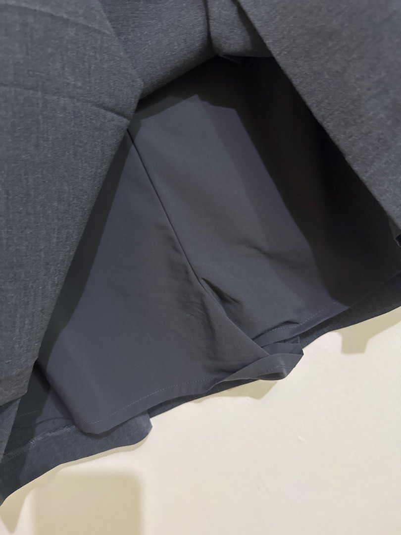 Uniqlo Gray Pleated Skort (Category: Skirts) located in Quezon City. Submitted by brandsetcph (Listing ID 1468768016, Image 2). Description: Good as new Only used twice Size: M on tag - 30 waist, 15in length No flaws Size zipper.