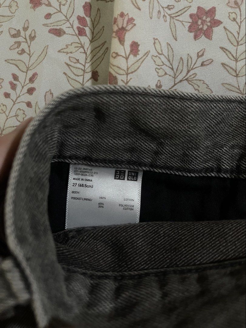 Uniqlo Grey Denim Shorts (Category: Shorts) located in Marikina City. Submitted by prel0vedbymari (Listing ID 1468778260, Image 2). Description: - Size: 27 (Waist: 68.5cm) - Material: 100% Cotton - Details: Raw distressed hem and trendy ripped accents.