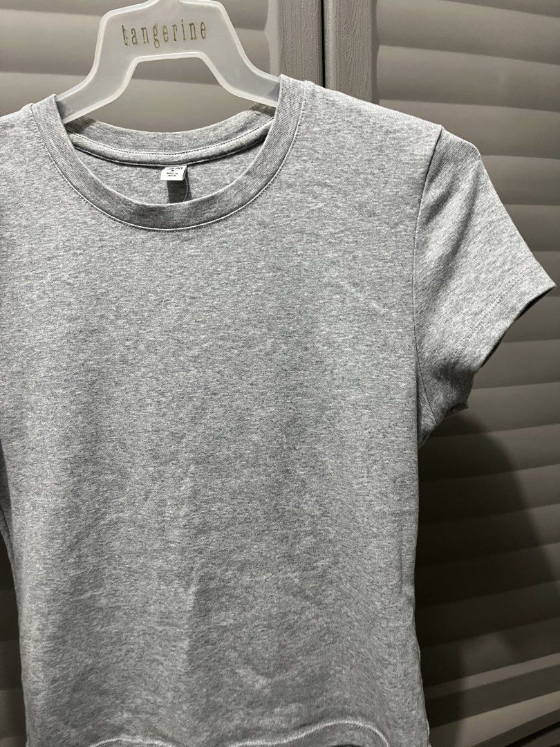 Uniqlo Grey Shirt (Category: Shirts) located in Cagayan de Oro. Submitted by prelovederela (Listing ID 1468781923, Image 2). Description: fits s-semi med frames used twice only!.