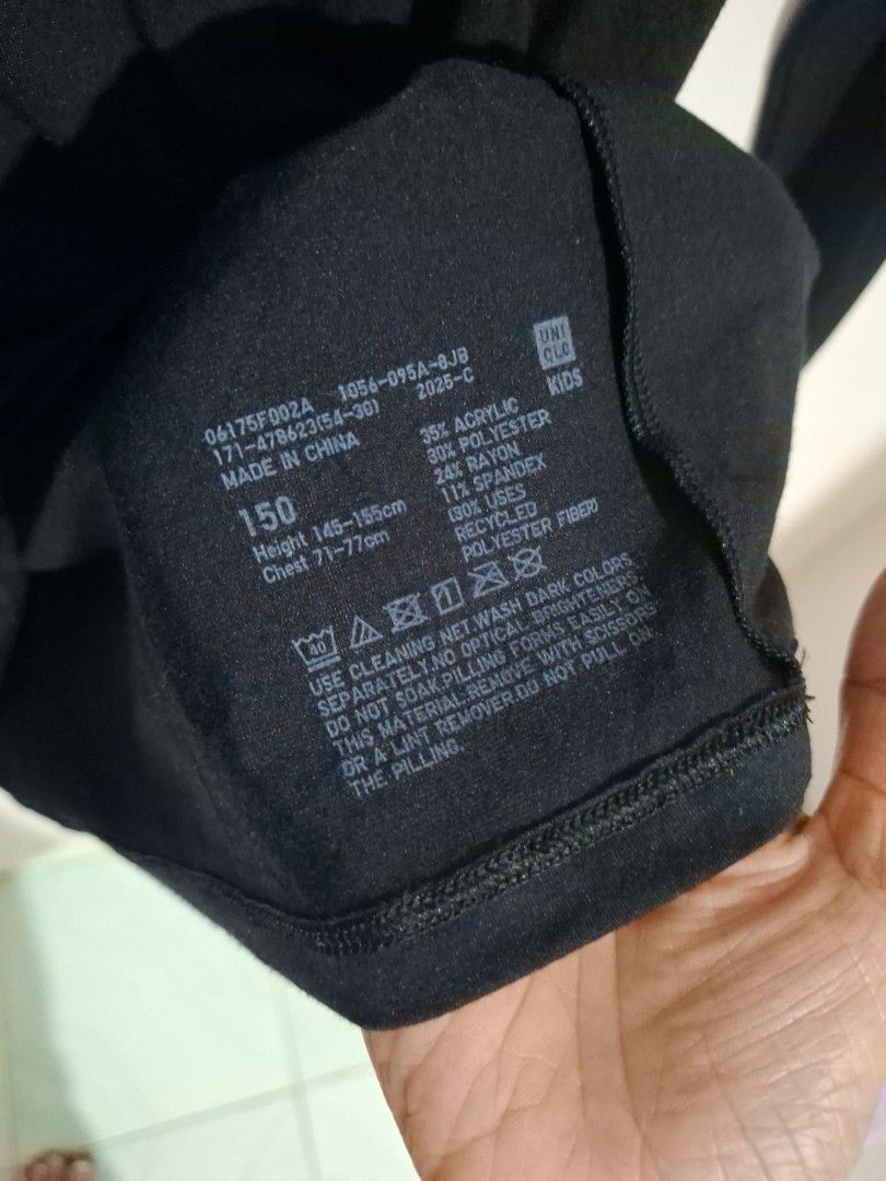 Uniqlo heattech S (Category: Longsleeves) located in Subic. Submitted by petitecorner22 (Listing ID 1468850827, Image 3). Description: kids 150 or adult xs-s no more haggling please.