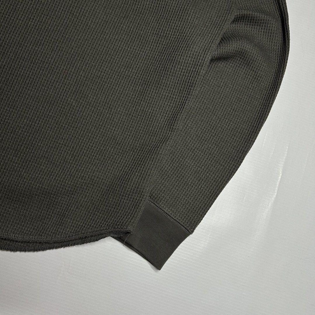 Uniqlo Henley Longsleeves (Category: Tshirts & Polo Shirts ) located in Antipolo. Submitted by wvyfrnds (Listing ID 1468741452, Image 3). Description: Uniqlo Henley Longsleeves Size: L Color: Gray Dimensions (Inches): Length: 28.5 Width: 22 Color Rate: 9/10 Issues - NONE 395 PLUS SF.